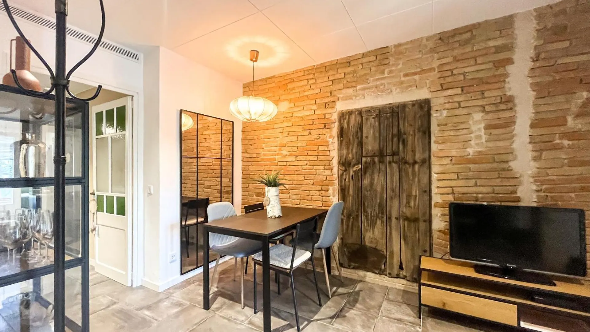 Chic Apartment In Girona Center